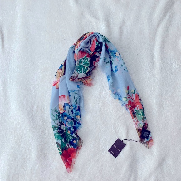 NWT Authentic Gucci Signature Floral Prints Wool Large Square Shawl Scarf Aqua - Picture 3 of 9